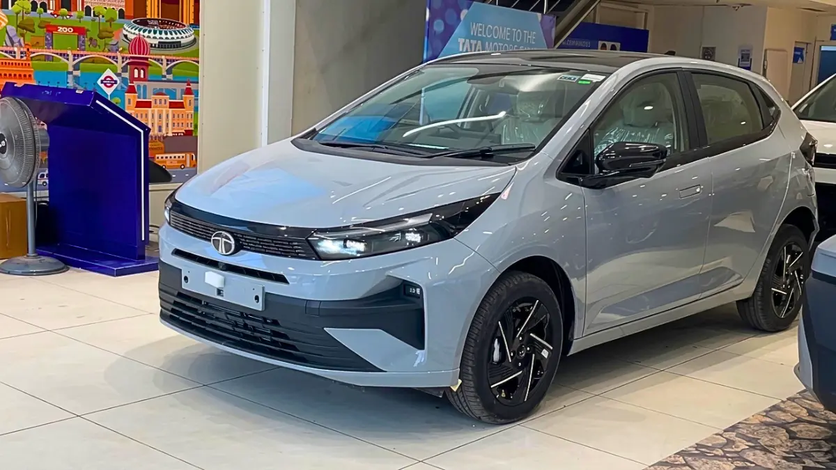 Tata Altroz CNG AMT